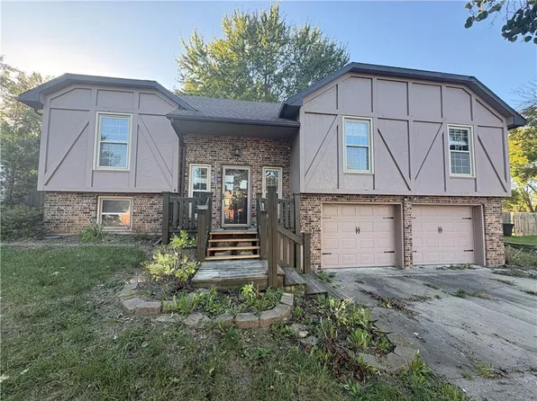 1112 Fairway Dr, Richmond, MO 64085