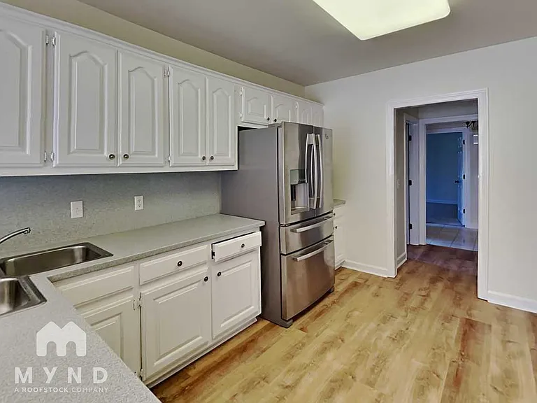 4601 Lake Village Dr — Photo 3