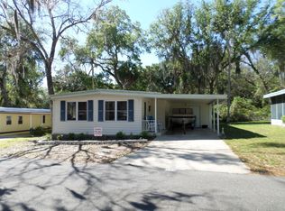 121 Queens Dr, Leesburg, FL 34748