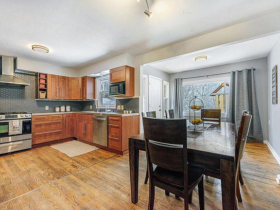 5th image of 869 Arbor St NE