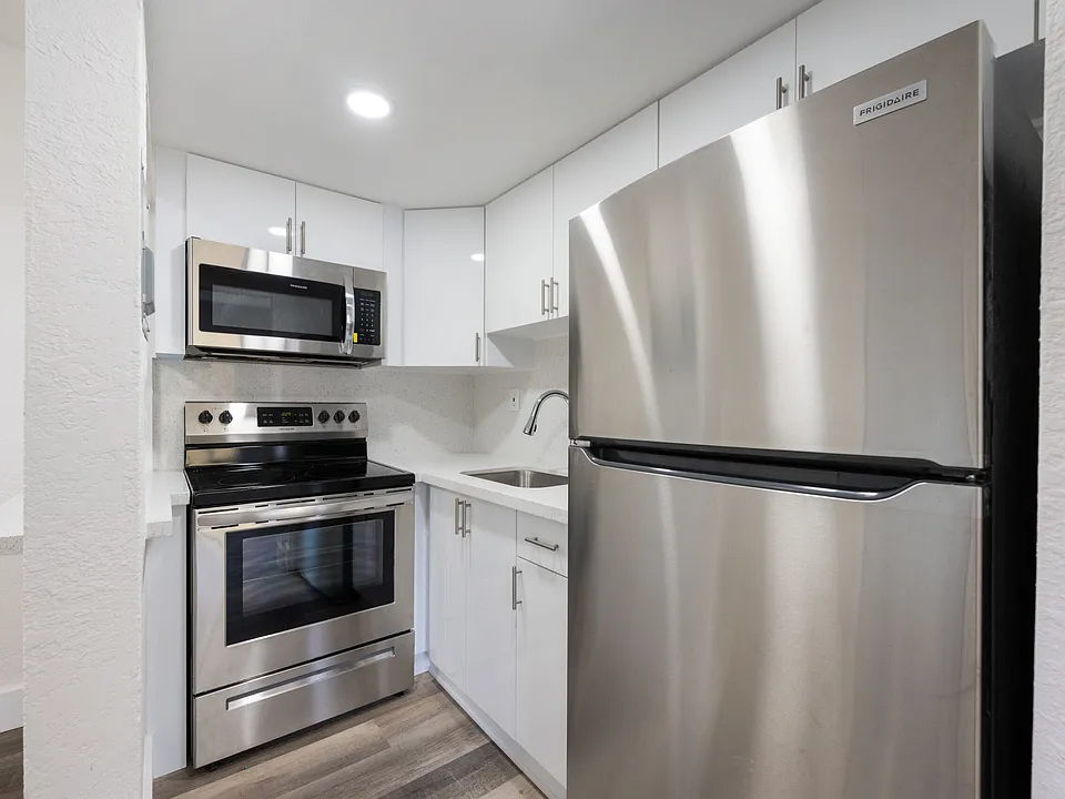 1811 NW 19th Ter #8