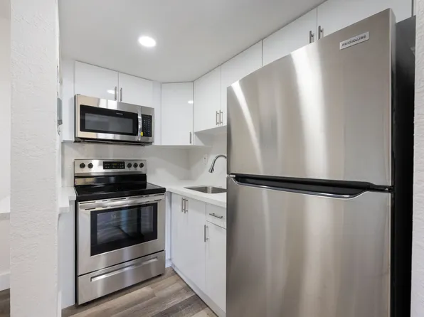 1811 NW 19th Ter #8, Miami, FL 33125