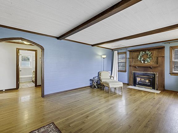 3rd image of 200 Irvan St