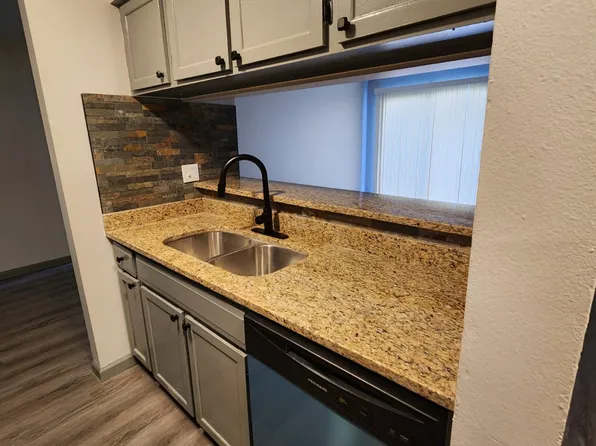10826 Spaulding Plz #17, Omaha, NE 68164