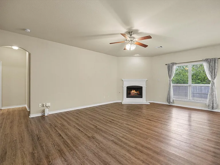 1409 Hidden Creek Dr — Photo 18
