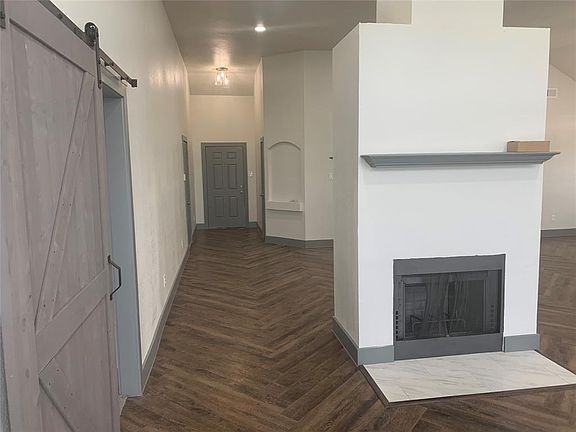 4th image of 821 Elbe Dr