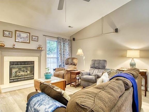 4th image of 3138 Woodpoint St