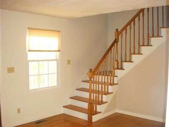 Stair case from basement