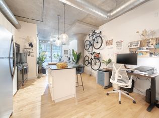 32 Stewart St #401, Toronto, ON M5V 3T2