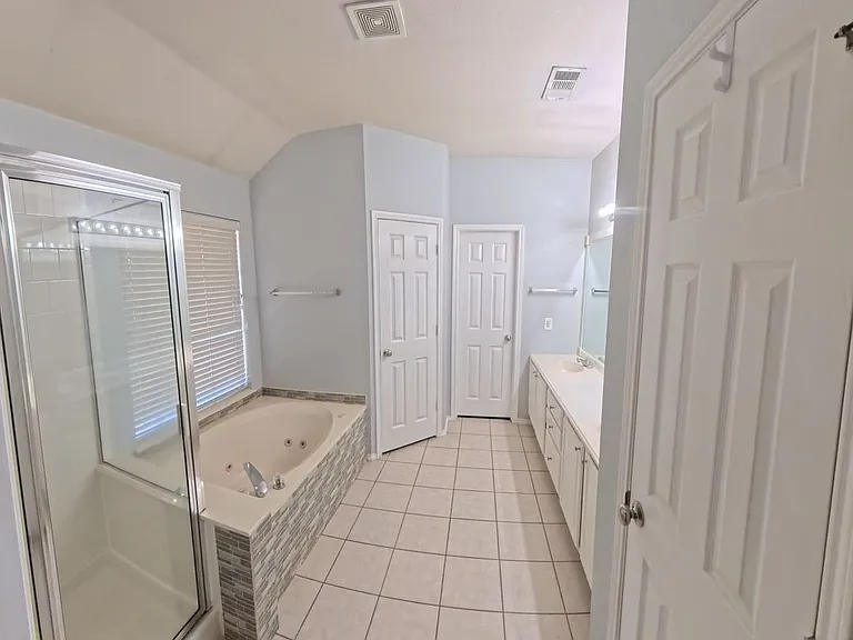 2029 Oak Manor Dr — Photo 16
