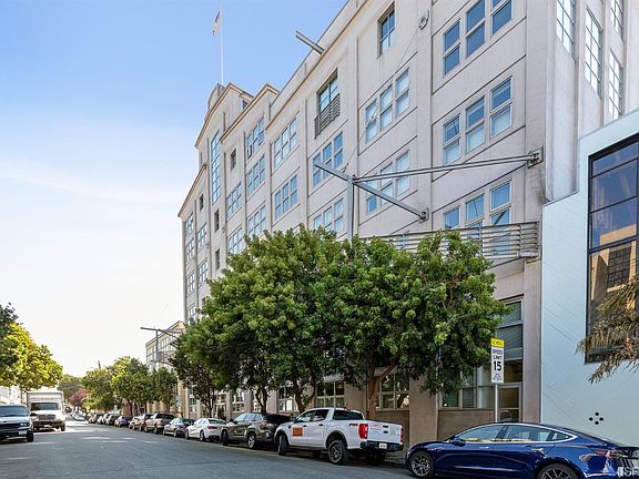 2nd image of 411 Francisco St #107
