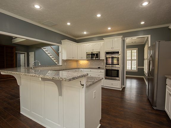 3rd image of 130 Lee Road 2058