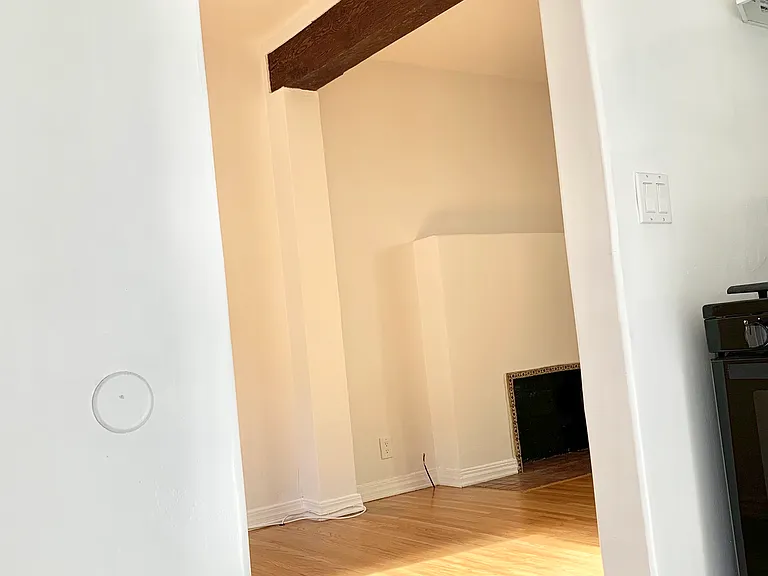 1275 N Hayworth Ave #106 — Photo 10