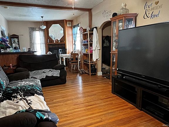 3rd image of 624 E Marion St