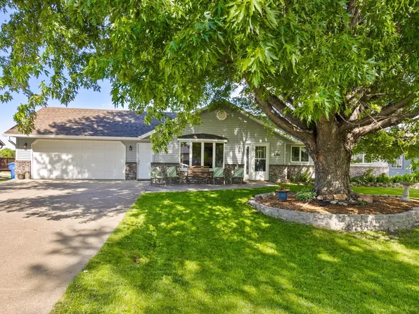 830 Hyland Dr, Larchwood, IA 51241