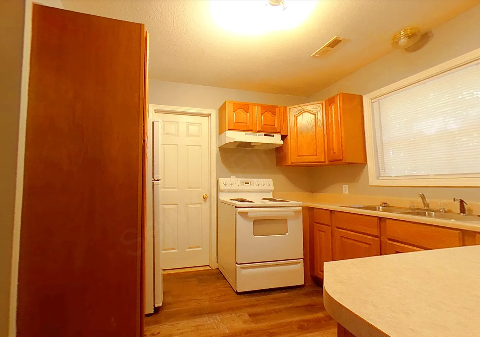 606 Allison St - Duplex — Photo 3