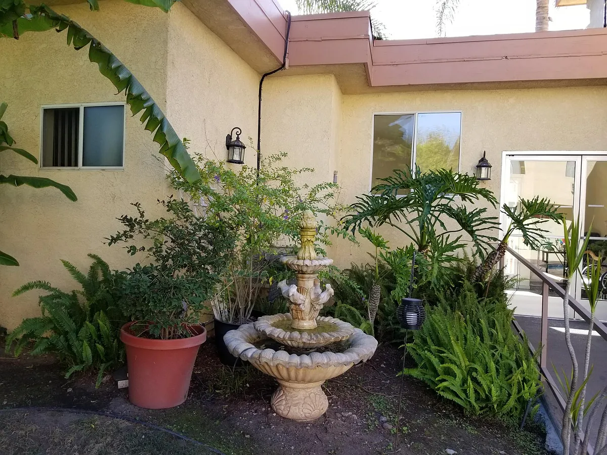 FOUNTAIN - 4604 Cahuenga Blvd #12