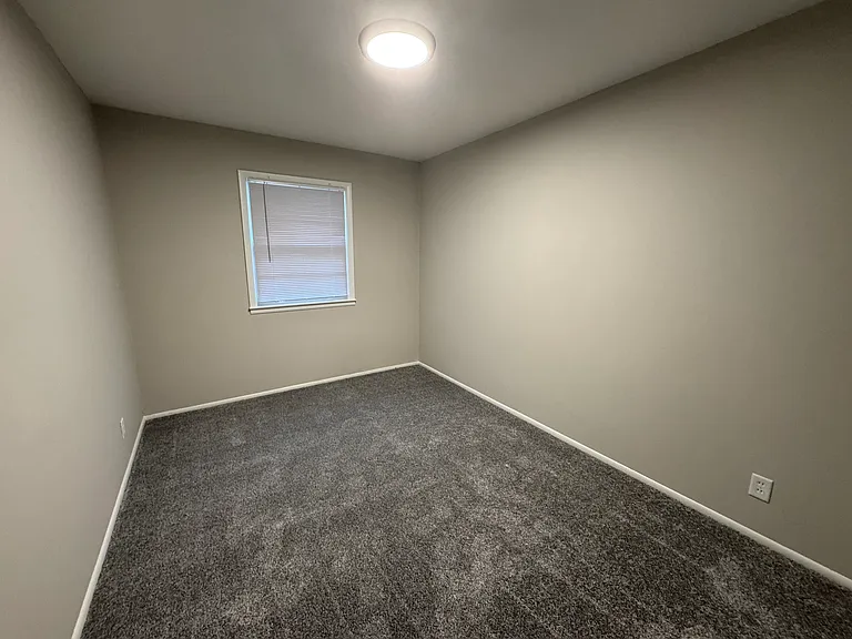 204 W 5th St #2 — Photo 11