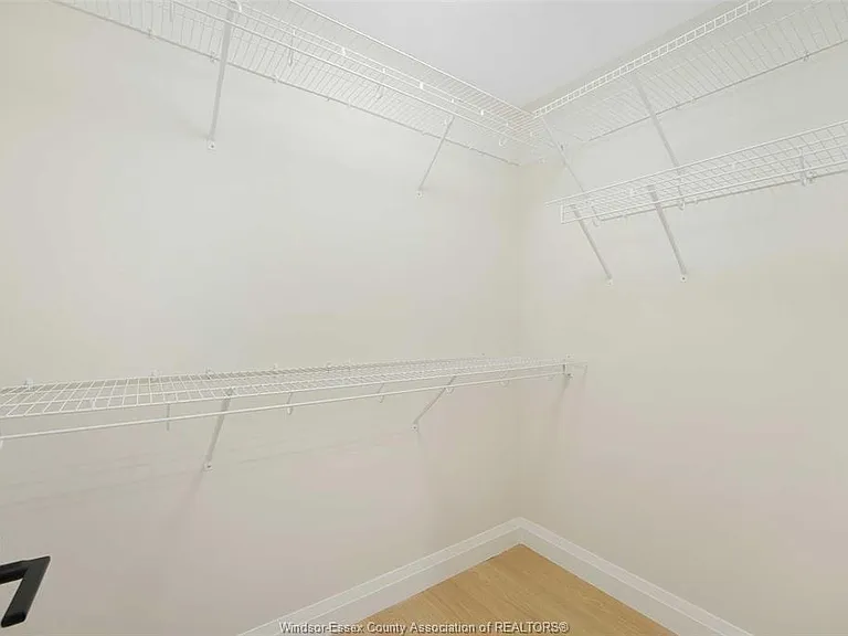 3546 Hallee Cres — Photo 22