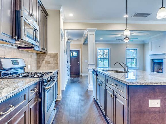3rd image of 306 Melbourne Ln