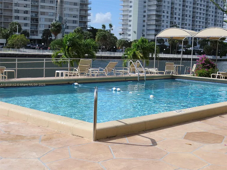 220 Kings Point Dr #111 — Photo 3