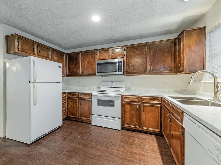 4518 Speedway #B — Photo 3