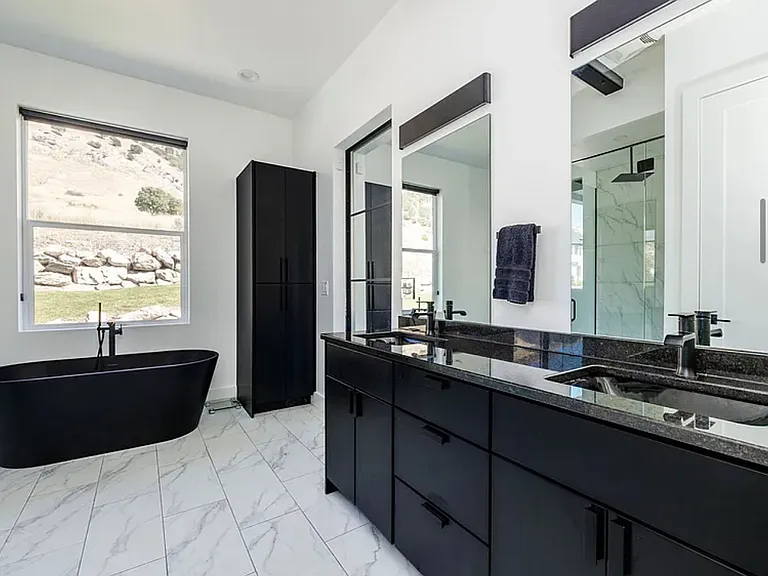1360 Cedarwood Ln — Photo 33