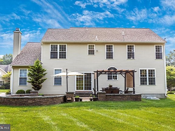 5th image of 27 Grovehill Ct
