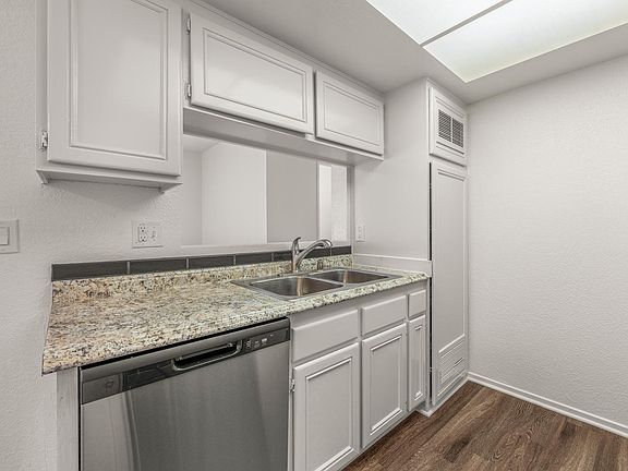 4th image of 1671 Patricia Ave APT 201