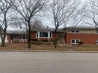 10025 S Francisco Ave, Evergreen Park, IL 60805