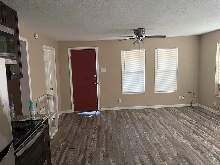 701 W Colorado St — Photo 5