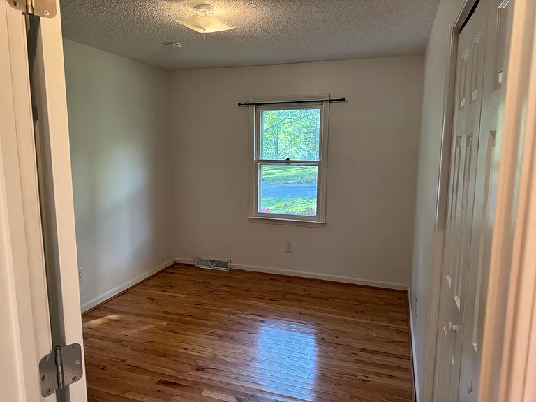 411 S Lyles Ave — Photo 8