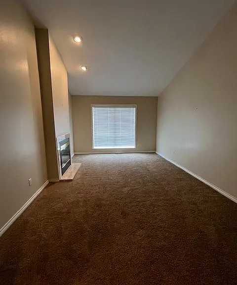 930 Robins Pl — Photo 7