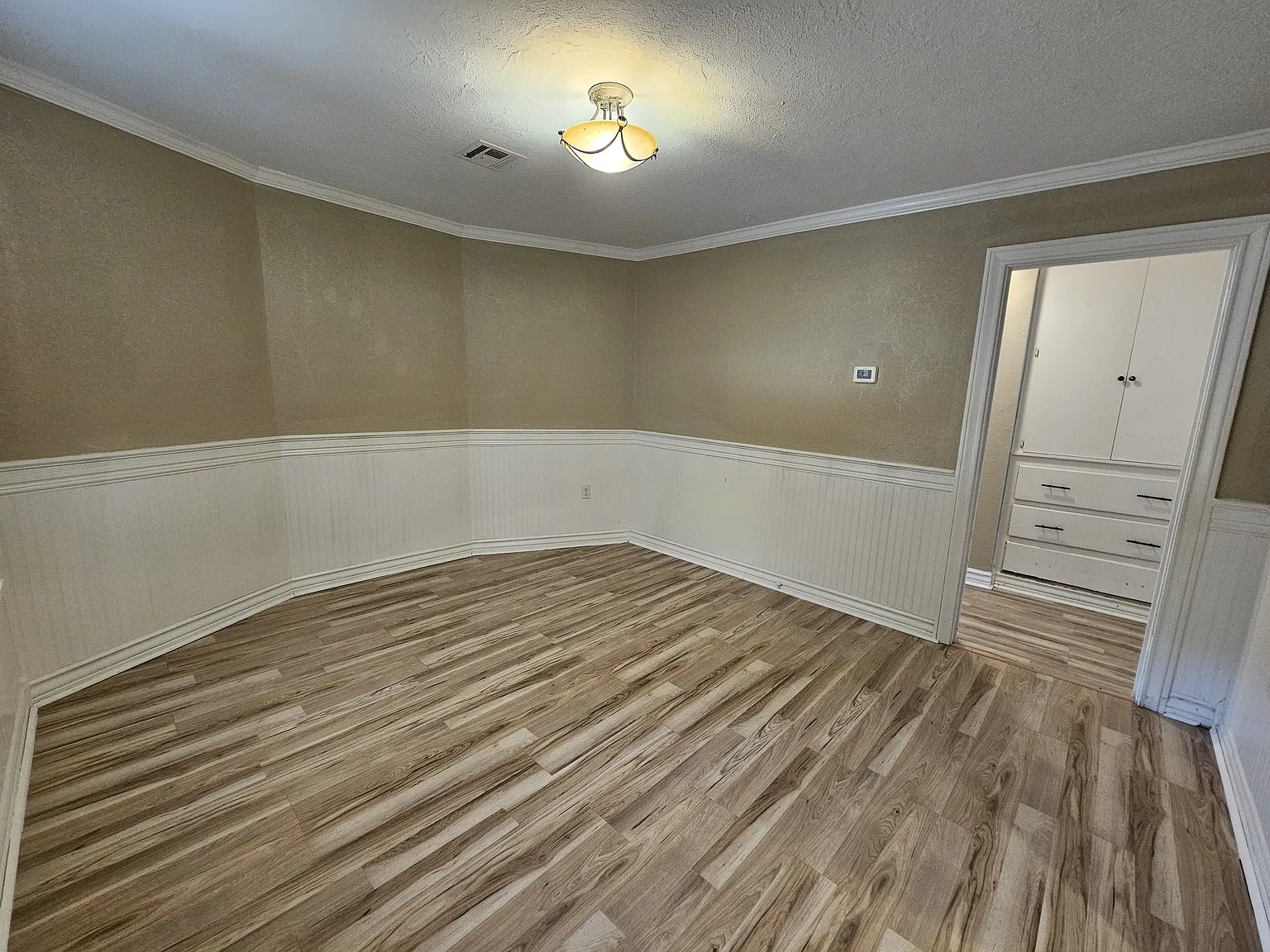 3 bed, 1400 sqft, $1,400 — Photo 4