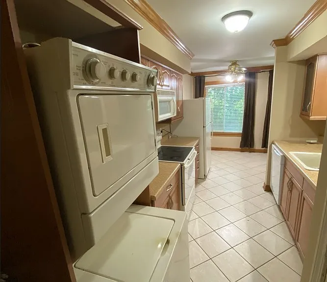 1194 Cove Dr — Photo 4