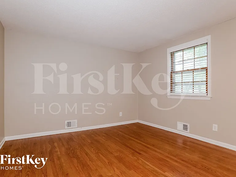 4501 E 104th St — Photo 11