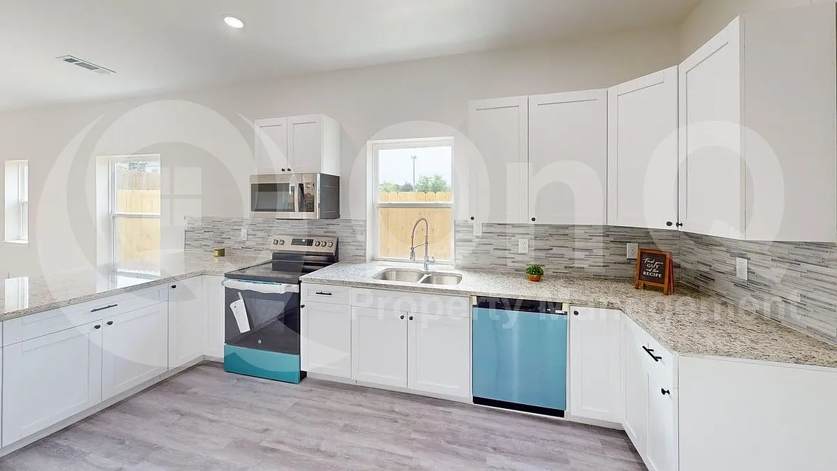 3 bed, 2.5 bath, 2000 sqft, $2,499 — Photo 3