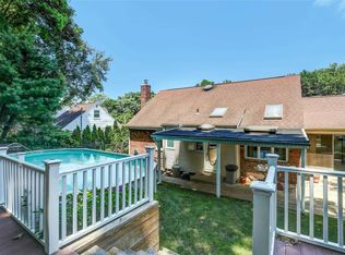 18 Gailview Dr, Oyster Bay, NY 11771