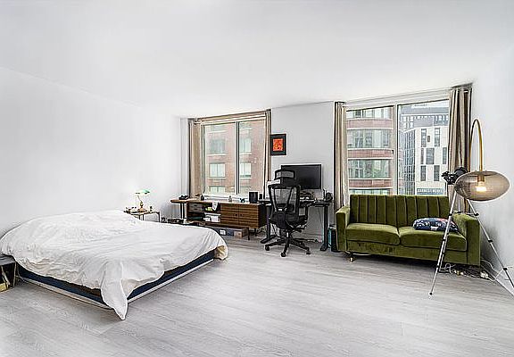 4th image of 303 Greenwich St #6E