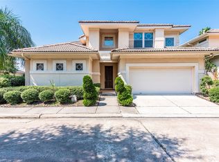 304 Harborside Cir, Kemah, TX 77565