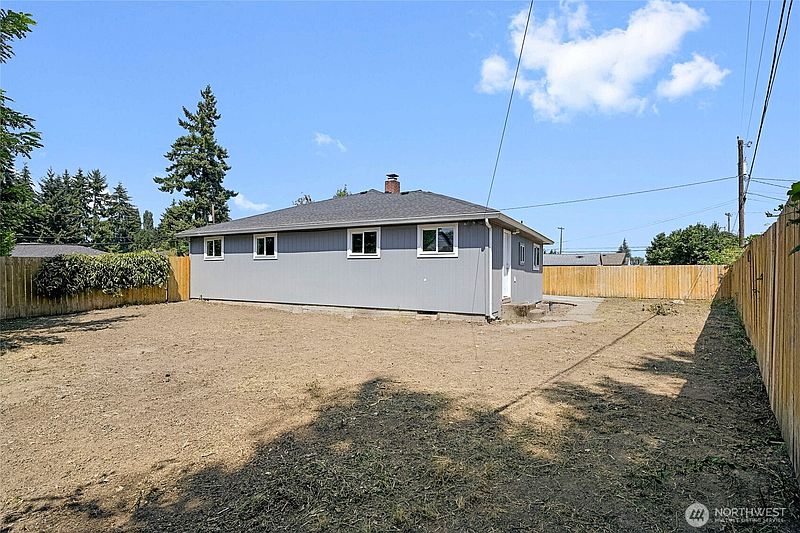 5th image of 256 Douglas Street