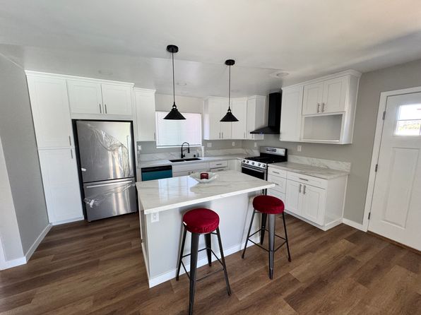 321 Los Reyes Dr