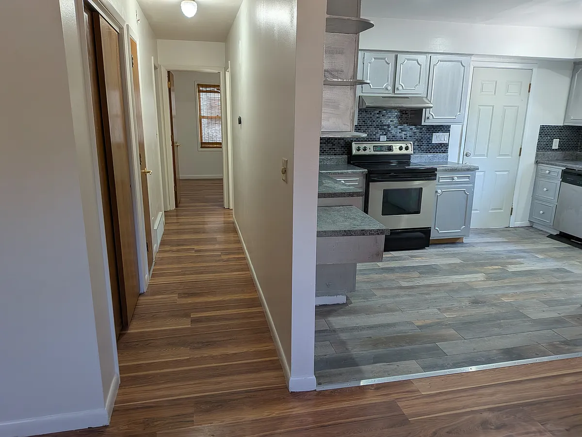 Building Photo - 1038 W Maple Ave S #1