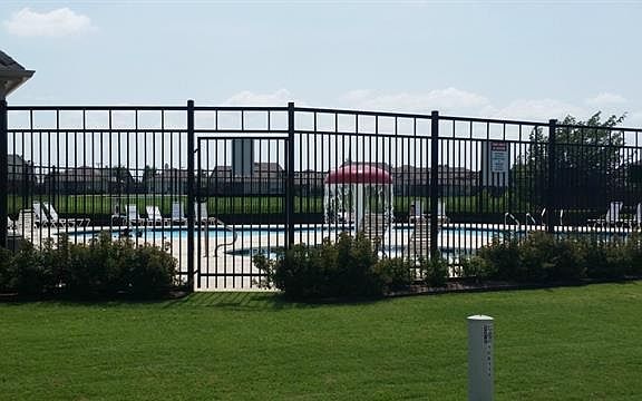 3rd image of 601 Irish Glen Ct