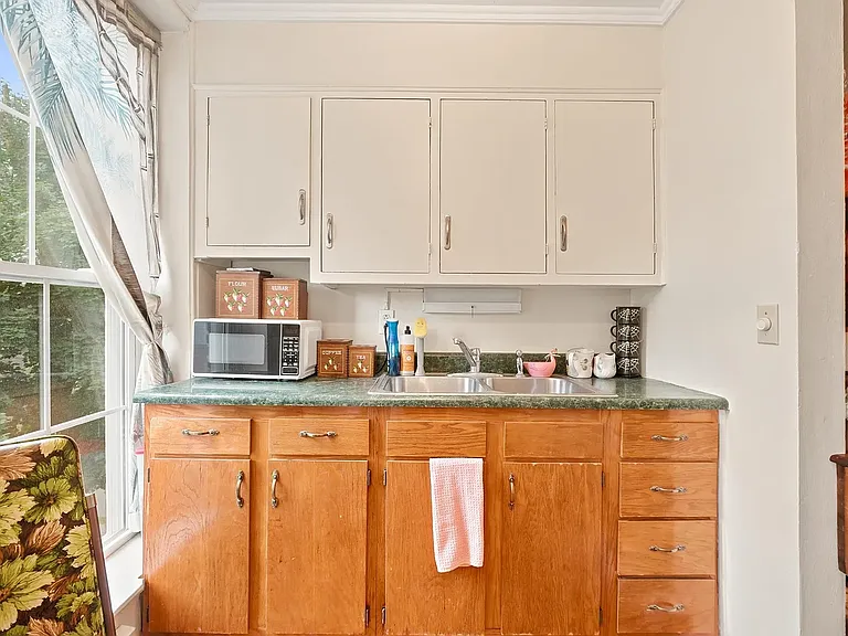 1004 Delaware Ave #4 — Photo 8