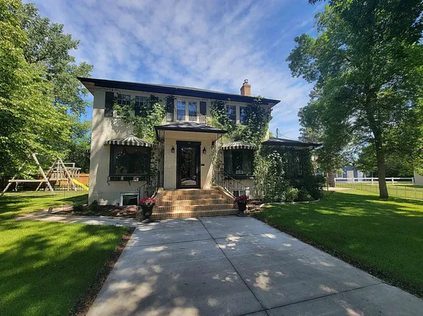 11 Shirley Ct NE, Minot, ND 58703