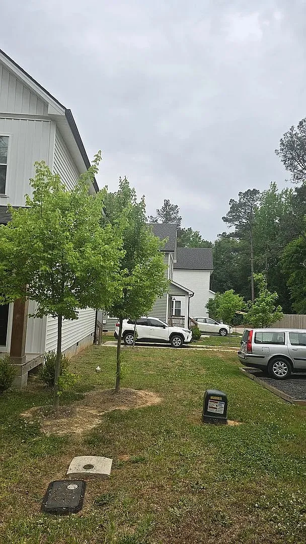 Building Photo - 1420 Maplewood Dr #C