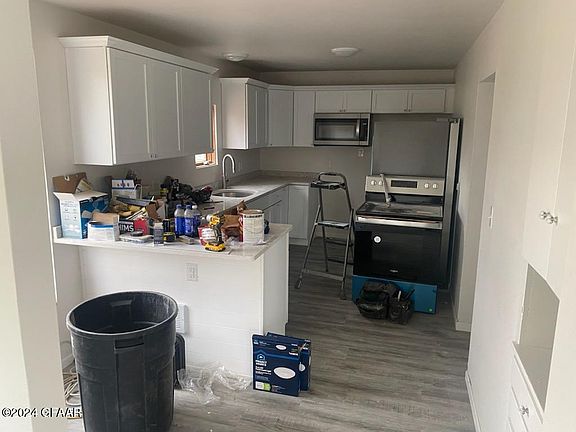 4th image of 320 Vance Ave S