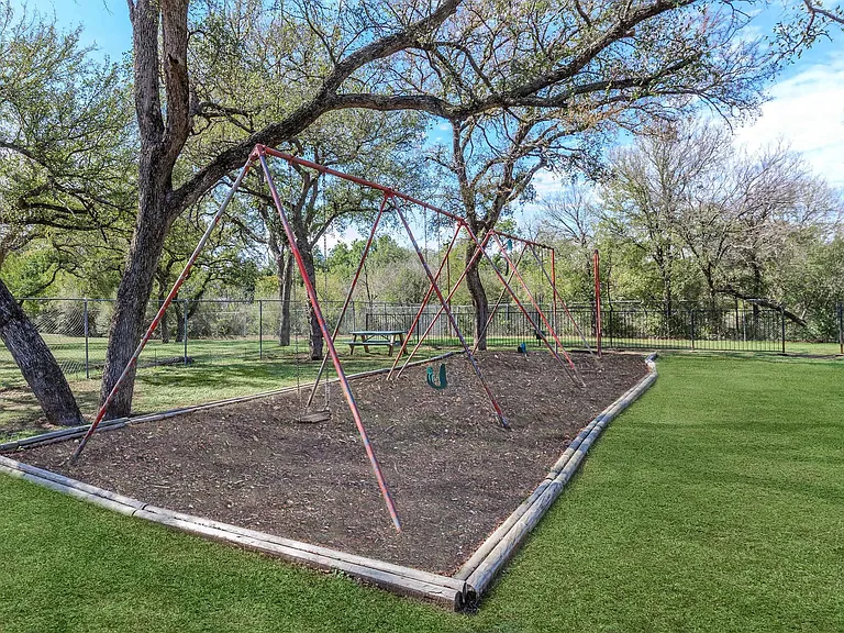 Oaks at Jane Lane — Photo 14