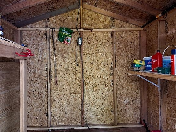 4th image of 82 Riverside Drive